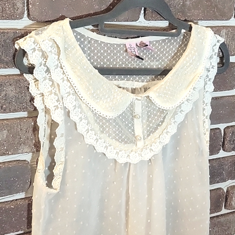 Love On A Hanger Boho Sheer Lacey, Sleeveless, Flowy Top size Medium
